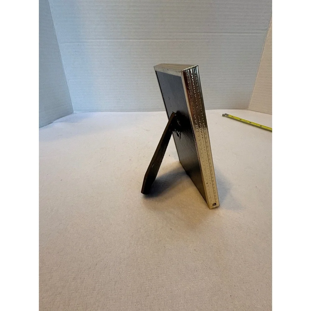 Vintage‎ Gold Tone Beaded Edge Metal Picture Frame 3.5x5 Tabletop Easel Back
